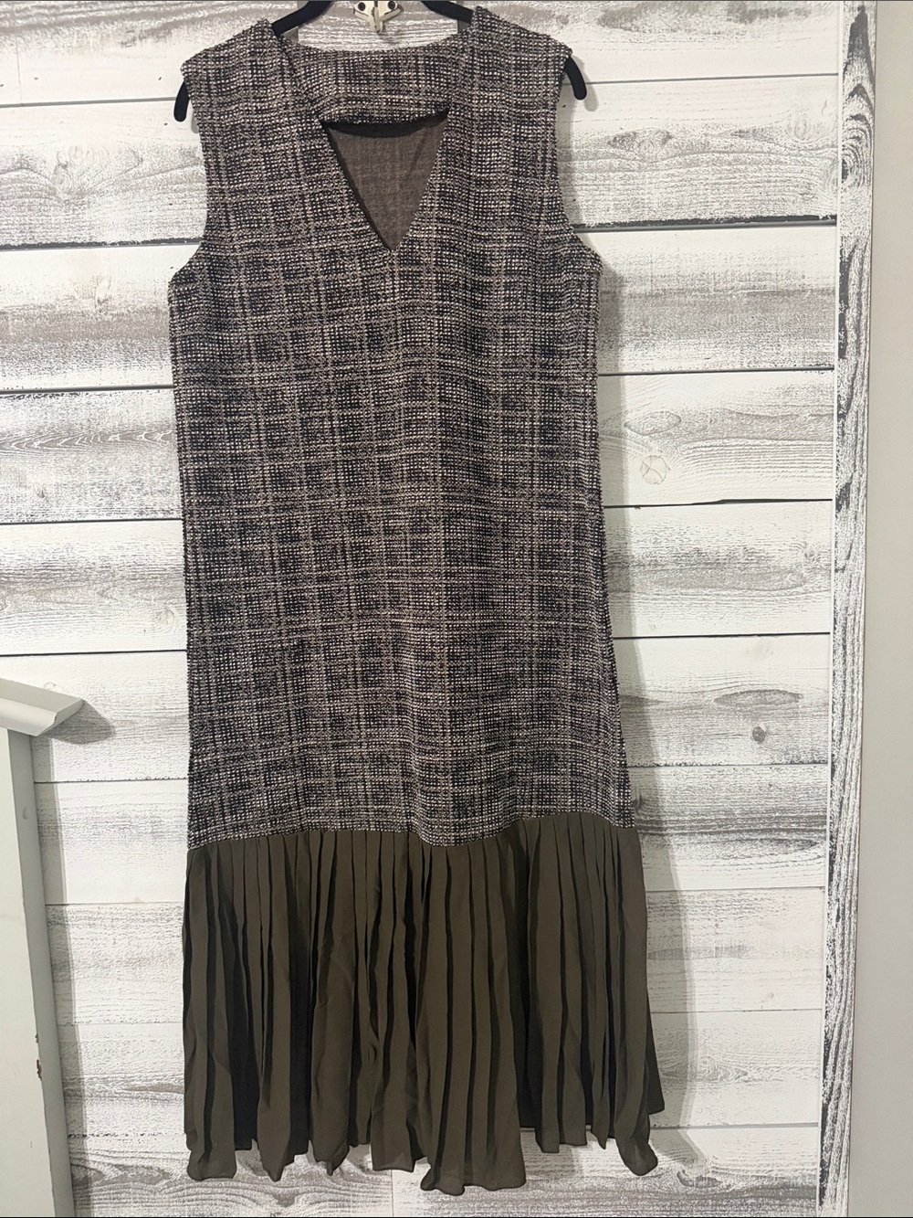 V-Neck Sleeveless Maxi Dress in Brown and Olive with Pleated Hem